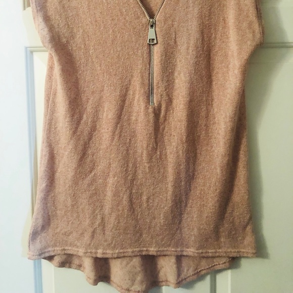 Great zipper feature Size S - Picture 2 of 2